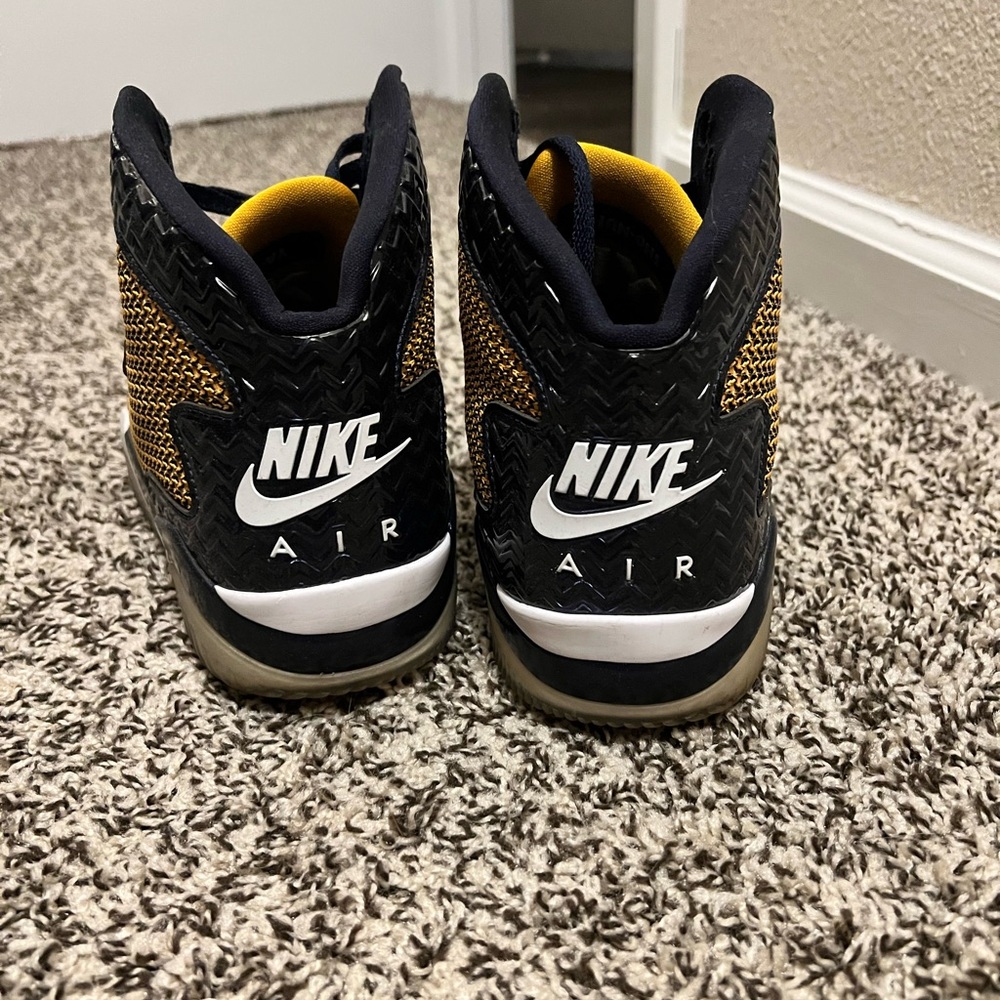 Nike  Black and Yellow Sneakers